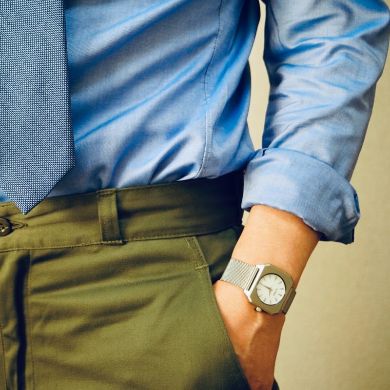 KYOMOウォッチ　着用イメージ　大人カジュアルコーデ